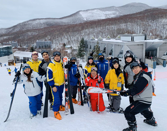 語言學校舉辦的滑雪活動 合照